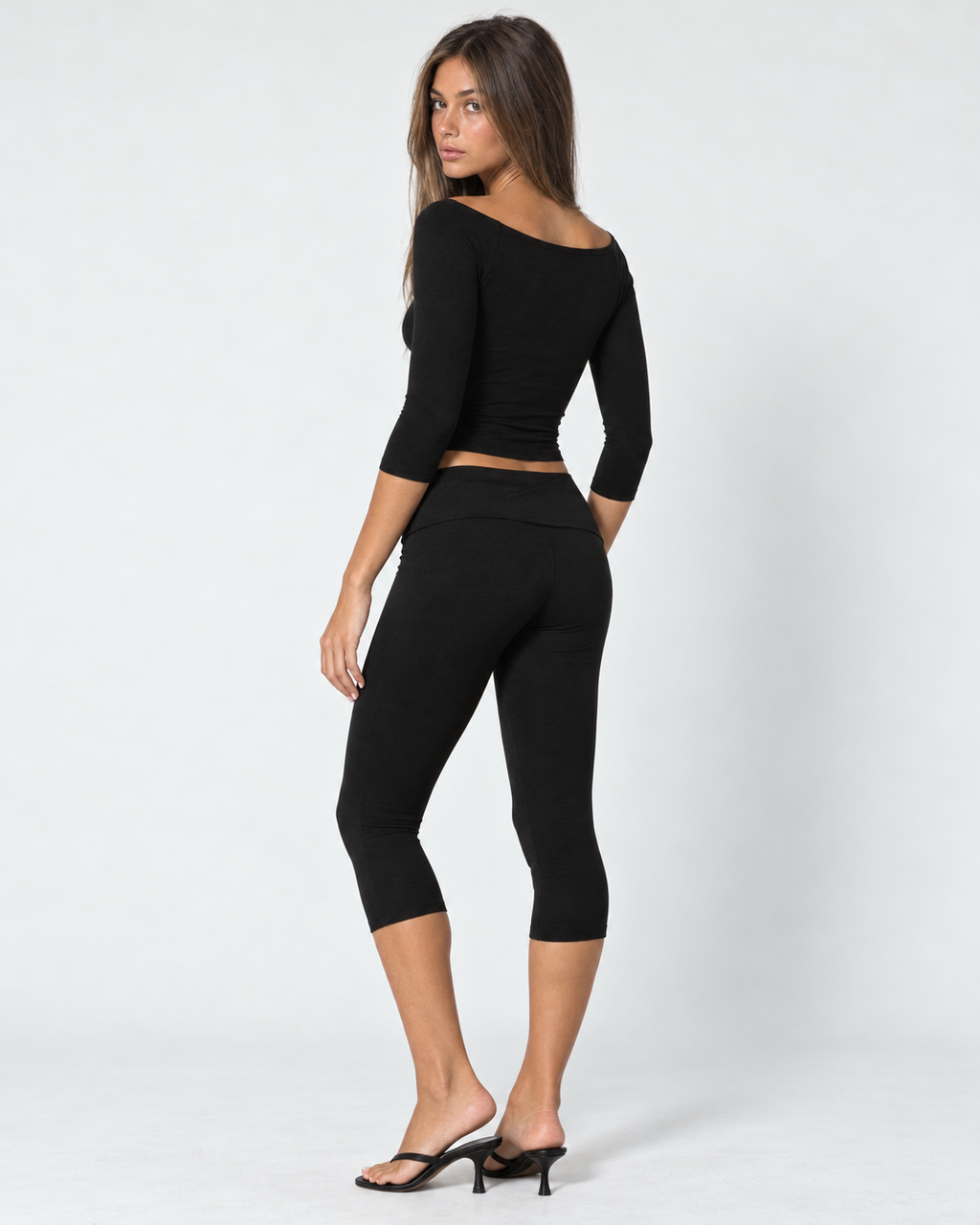 Valetti Giaro | Nori Scoop Neck Capri Set